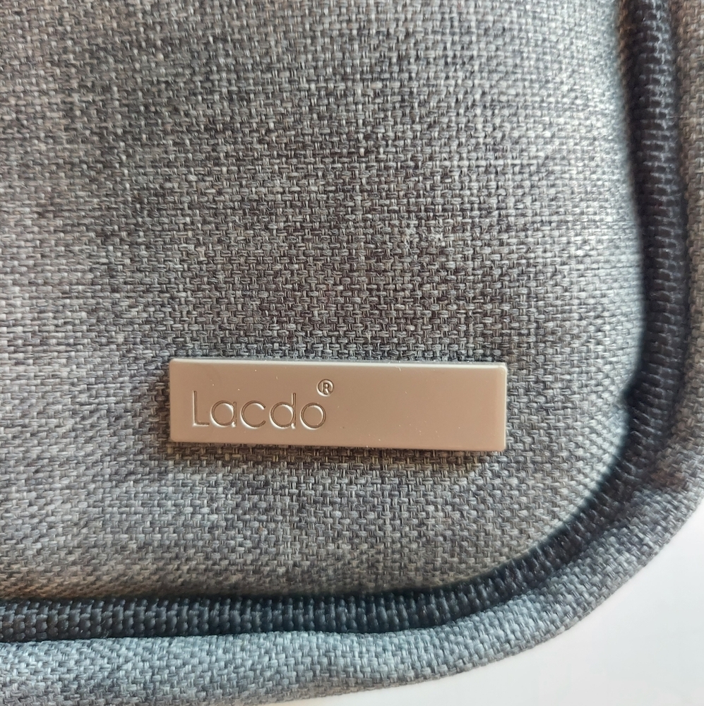 NWOT flash drive and portable electronic accessories organizer case by Lacdo - Picture 3 of 14